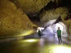 Discovering Thẳm Phầy mysterious cave in Bắc Kạn