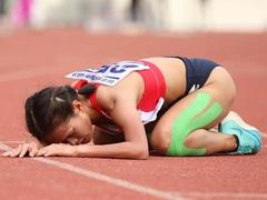Lệ collapses after breaking women's 10,000m national record