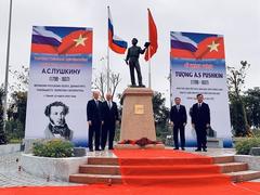 Statue of Pushkin unveiled in Hà Nội