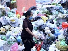 Plastic bags and products still plague Ha Noi