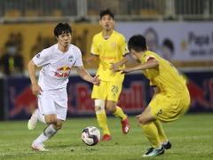 Last-minute goals, resignations and a police escort on a wild Monday in the V.league 1