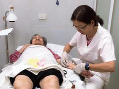 Vietnamese doctor helps patients in Europe