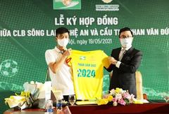 Phan Văn Đức signs record deal with Nghệ An after turning HCM City FC down