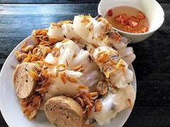 Nghệ An’s 'bánh mướt' goes down a treat with pig’s tripe