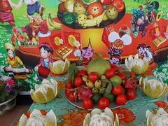 Fruit trays help wish for luck, health during Mid-Autumn Festival