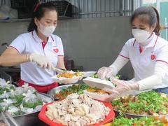 Parishes help supply food for those affected by COVID-19 in Huế
