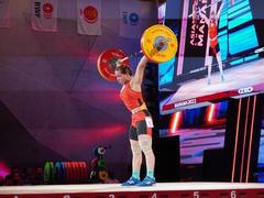 Lifter Thanh dominates Asian weightlifting championships