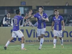 Quyết shines, Hà Nội back to top of V.League 1