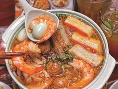 Rice noodle soup for crab lovers