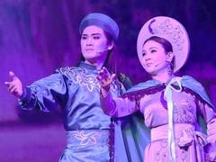 Cải lương star performs in new show