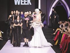 International designers dazzle fashion fans in Hà Nội