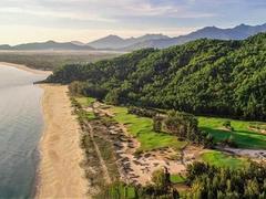 Calver tips Việt Nam to regain status as golf travel hotspot