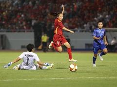 Hosts crowned football queens