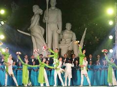 Hà Nội holds art programmes in commemoration of invalids, fallen soldiers