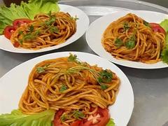15-minute spaghetti bolognese