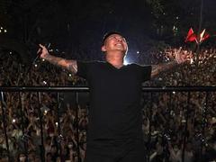 Singer fined VNĐ12 million for unauthorised balcony shows with loudspeakers in Hà Nội