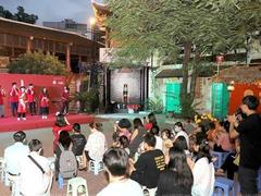 Cầm Ca Club provides free traditional Vietnamese music