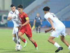 Nam receives more players, confident ahead Asian qualification