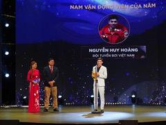 Hoàng, Oanh honoured as Best Athletes at 2022 Victory Cup