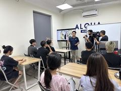 Hà Nội photography course attracts male learners