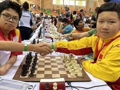 Master Duy wins world chess championships