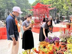 Travelling kiosk of French fashion magazine stops over in Hà Nội