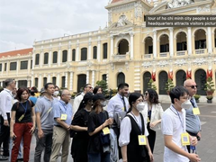 Tour of HCM City's People's Committee headquarters attracts visitors
