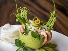 'Thanh trà' grapefruit salad with squid and shrimp