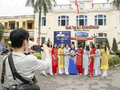 Tourists enjoy "Free walking tour" in Hải Phòng