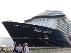 Cruise ship brings nearly 2,000 European visitors to Quảng Ninh