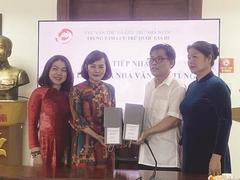 Family of writer Sơn Tùng donates unseen Hồ Chí Minh documents to national archive