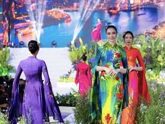 Designer promotes Vietnamese tourism through áo dài collection