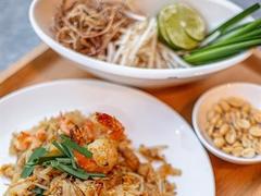 Phad Thai Goong (Thai traditional stir-fried noodle with shrimp)