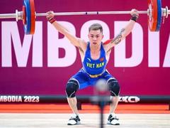 Thành defends titles in weightlifting but misses record
