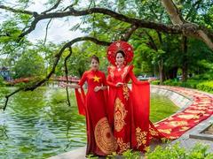 Áo dài design sets national record