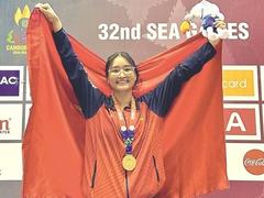 Duyên finswims to glory