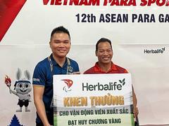 Herbalife Việt Nam delivers bonuses to motivate Para Games athletes