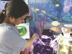 Jellyfish enthusiast brings aquarium into her house