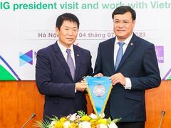 FIG chairman commits to support for Vietnamese gymnastics