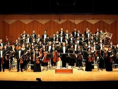 Japanese conductor lead national orchestra performing in Đà Nẵng