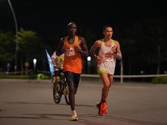 Runner Sản wins Marathon Amazing Halong