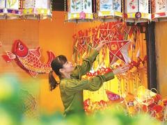 Mid-Autumn Festival atmosphere overwhelms everywhere