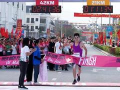 Japanese Kabashima, Vietnamese Tình secure Điện Biên Phủ Marathon titles