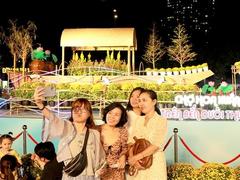 HCM City floating flower fair to celebrate Tết