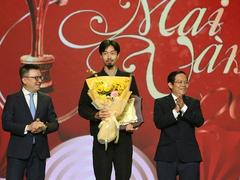 Rapper Đen Vâu wins two Mai Vàng Awards