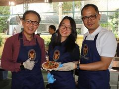 Cooking class promotes Thai cuisine