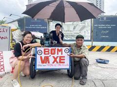 Young couple draw on happiness for vendors