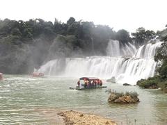 First cross-border tourist site opens between Việt Nam and China