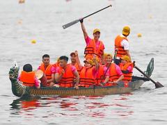 Hà Nội's Open Dragon Boat Race ready to paddle out on West Lake