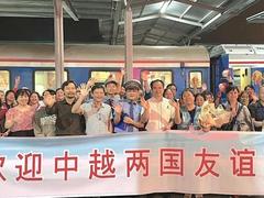 Việt Nam welcomes first group of 400 Chinese tourists on charter train